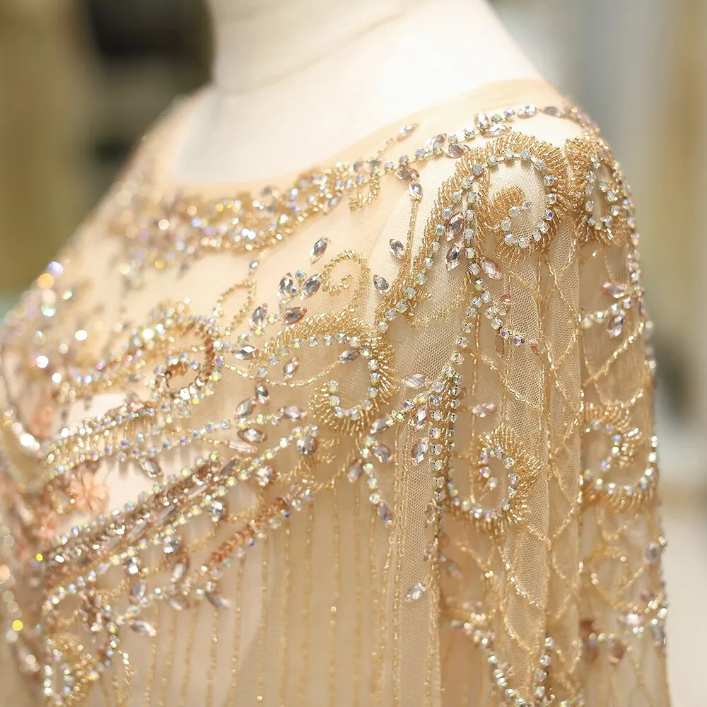 Vestido de Festa Luxo Exclusivo em Renda Decorada com Strass Dourado - Modelo Especial